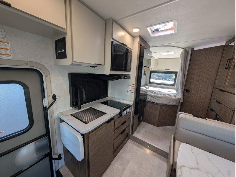 Thor Motor Coach Echelon Lc21 2027 alt