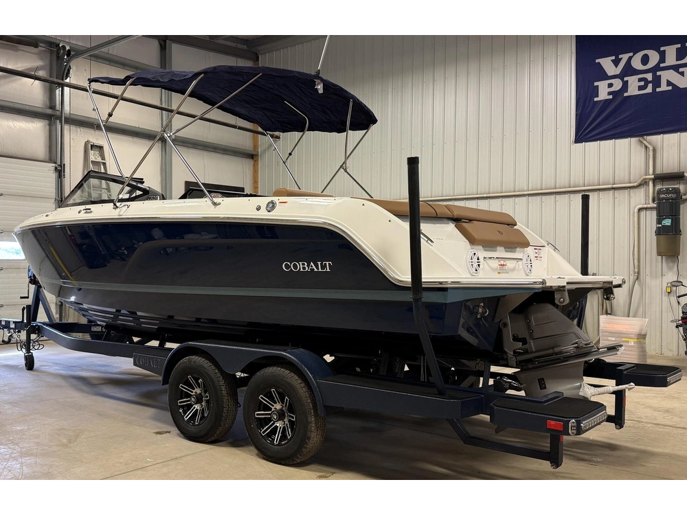 2027 Cobalt Boats Cs23 alt