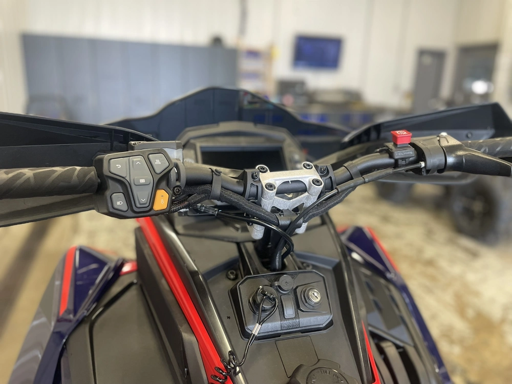 2025 Polaris 9r Indy Xcr 136 alt