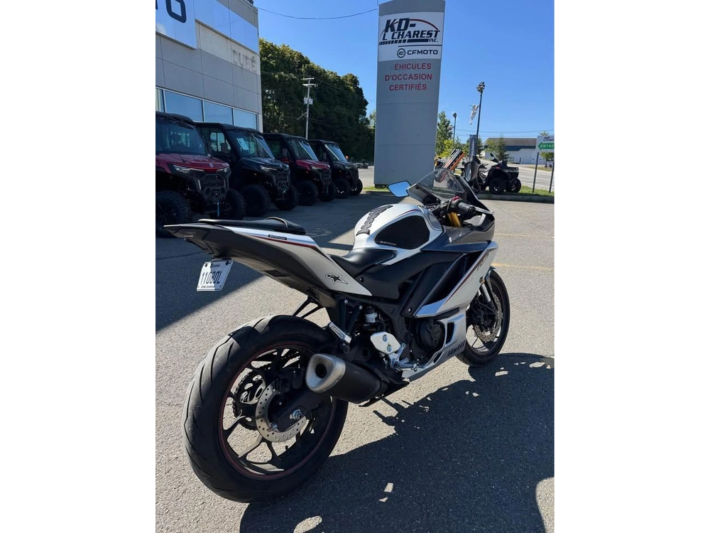 Yamaha R3 2020 alt