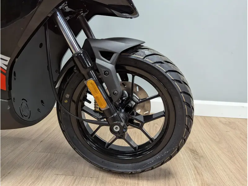 2027 APRILIA SR 50 MT 4T