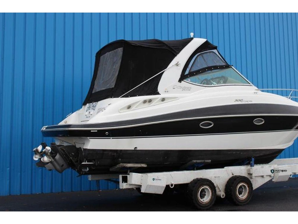 2011 Cruisers Yachts 300 Express alt