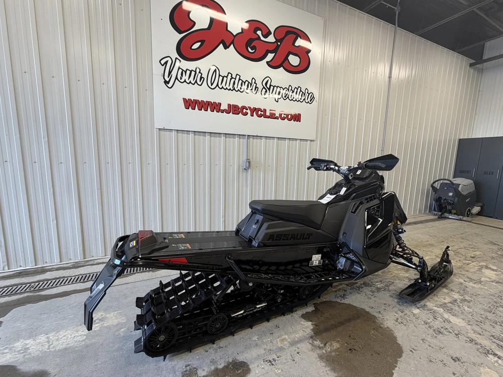 2027 Polaris Boost Sb Aslt Nrw 146 alt