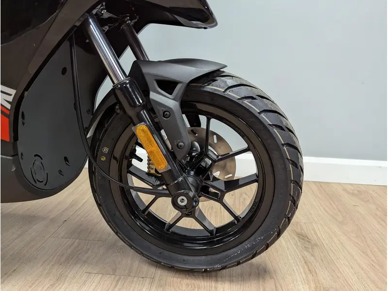 2027 APRILIA SR 50 MT 4T