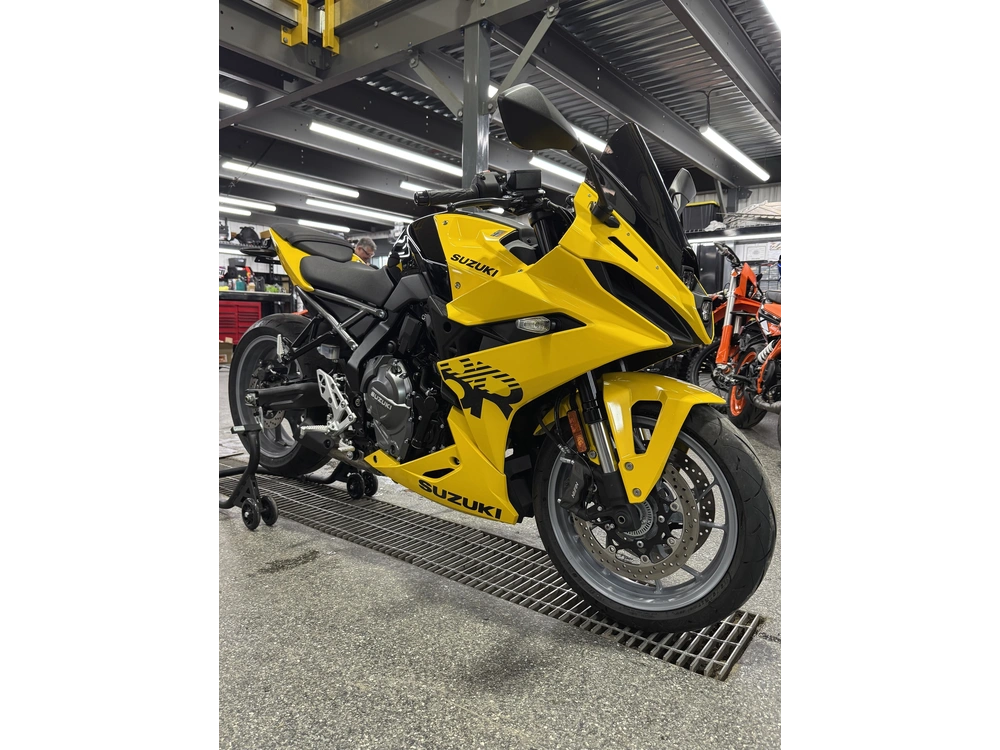 Suzuki Gsx 8r 2025 alt
