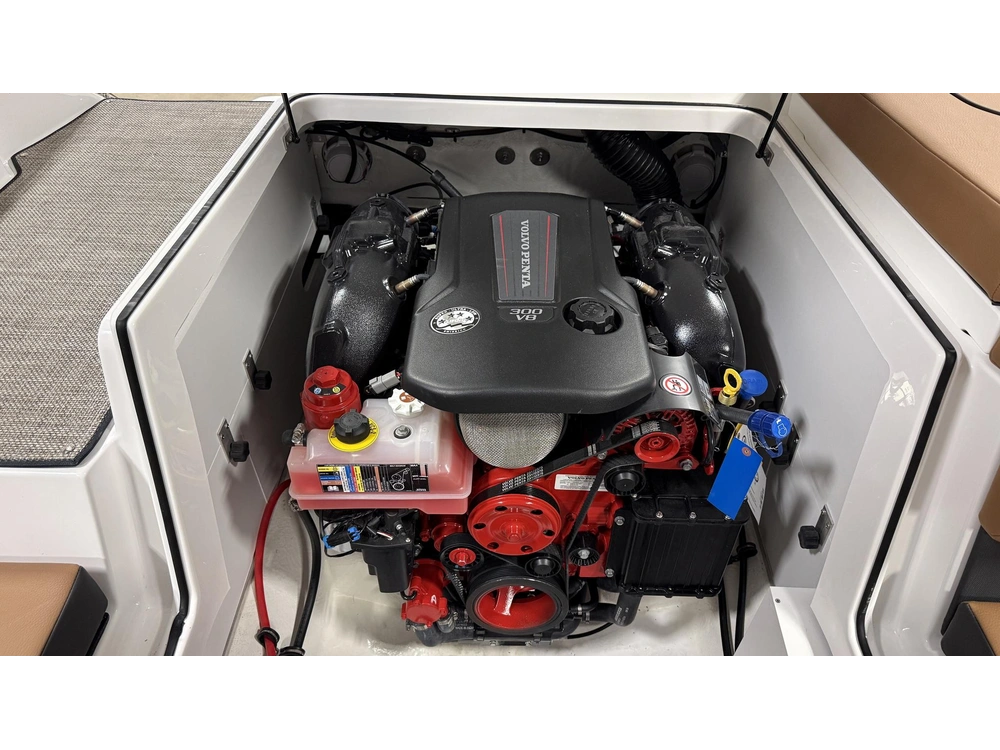 2027 Cobalt Boats Cs23 alt