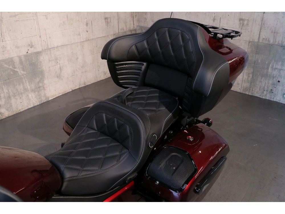 2026 Indian Motorcycle Pursuit Dark Horse 112 & Powerband Audio alt