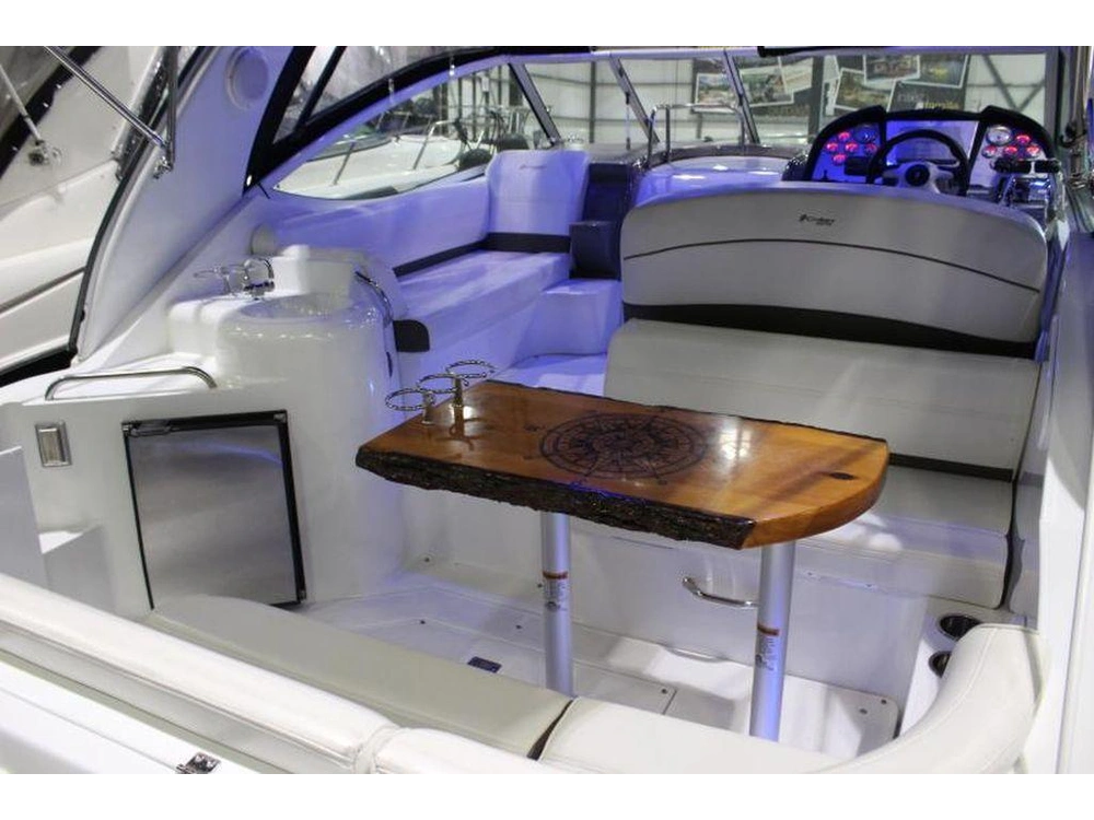 2011 Cruisers Yachts 300 Express alt