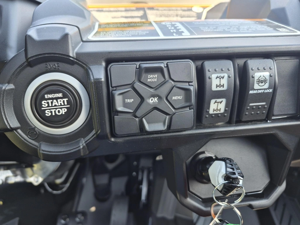 2026 Can-am Commander Xt 700 alt
