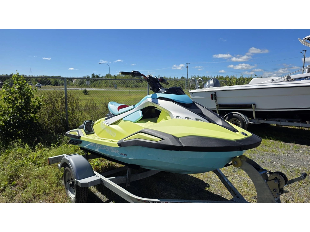 2025 Yamaha Jetblaster Pro 2-up alt