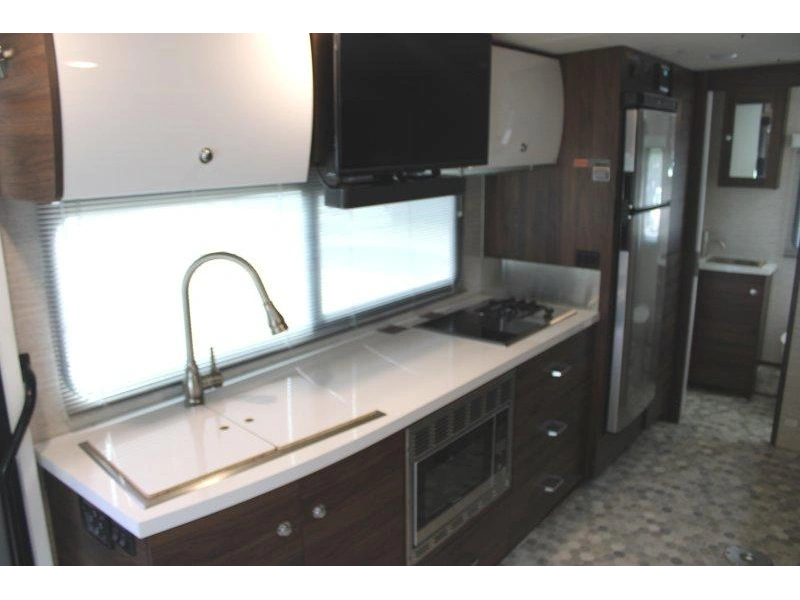 Winnebago View 24d 2021 alt