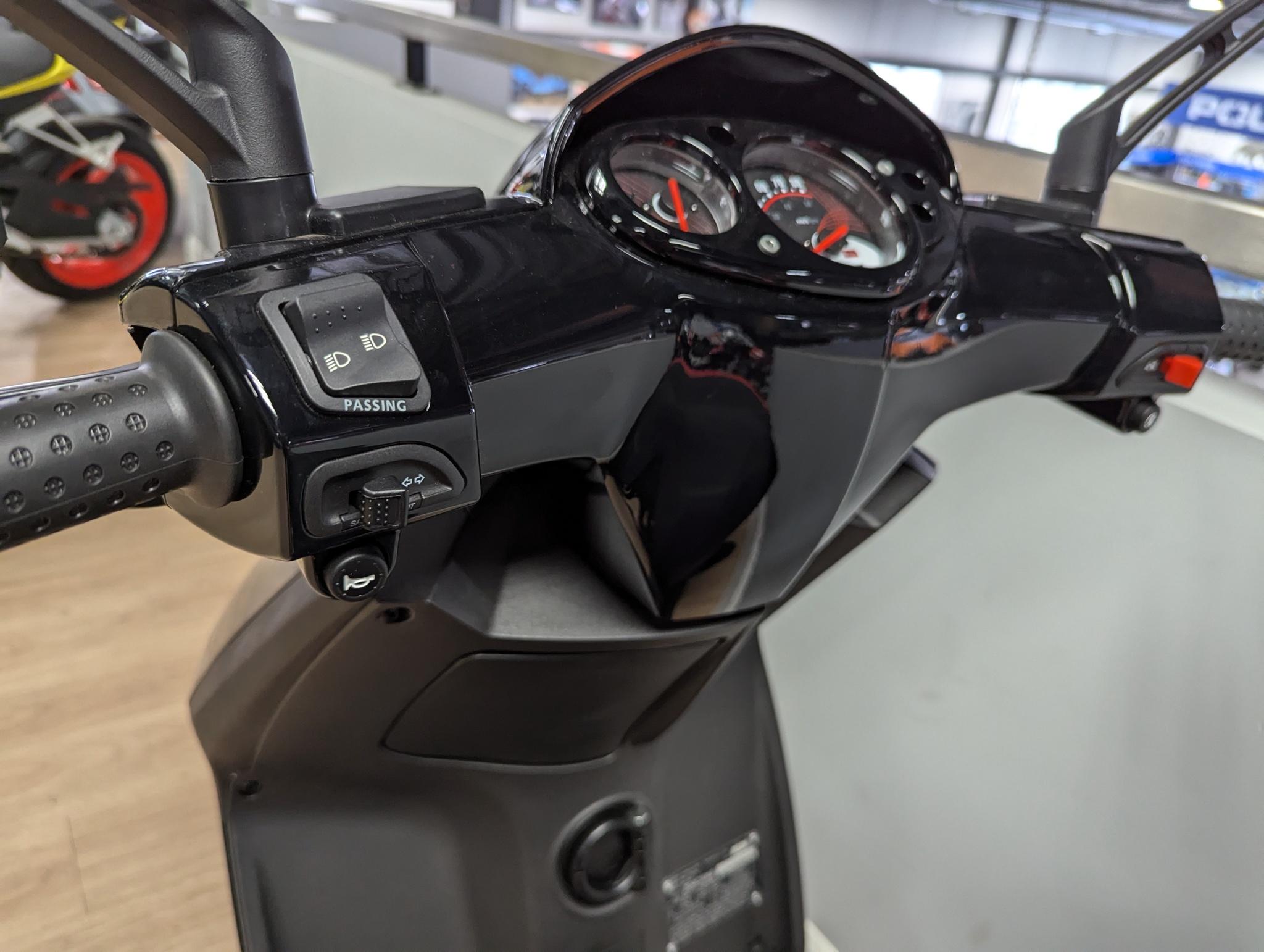2027 APRILIA SR 50 MT 4T
