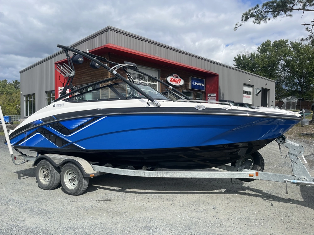 2014 Yamaha 212x alt