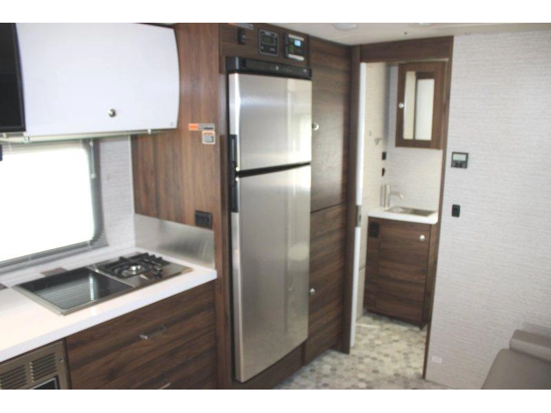 Winnebago View 24d 2021 alt