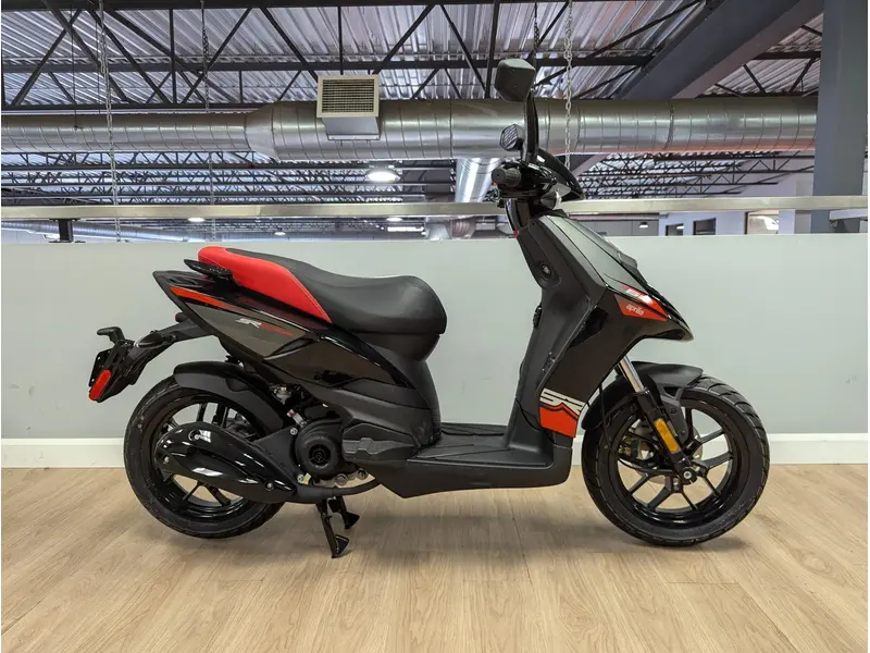 2027 APRILIA SR 50 MT 4T