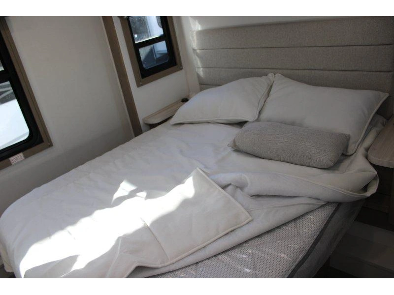 2027 Entegra Coach Odyssey 29v alt