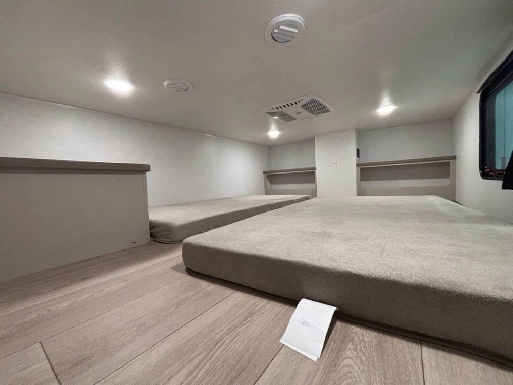 Jayco Jay Flight Bungalow 401loft 2027 alt
