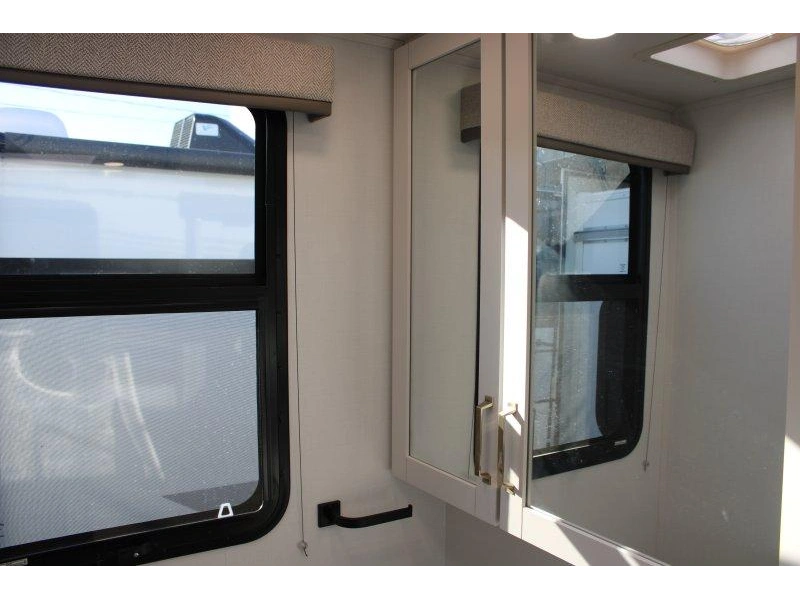 2027 Entegra Coach Odyssey 29v alt