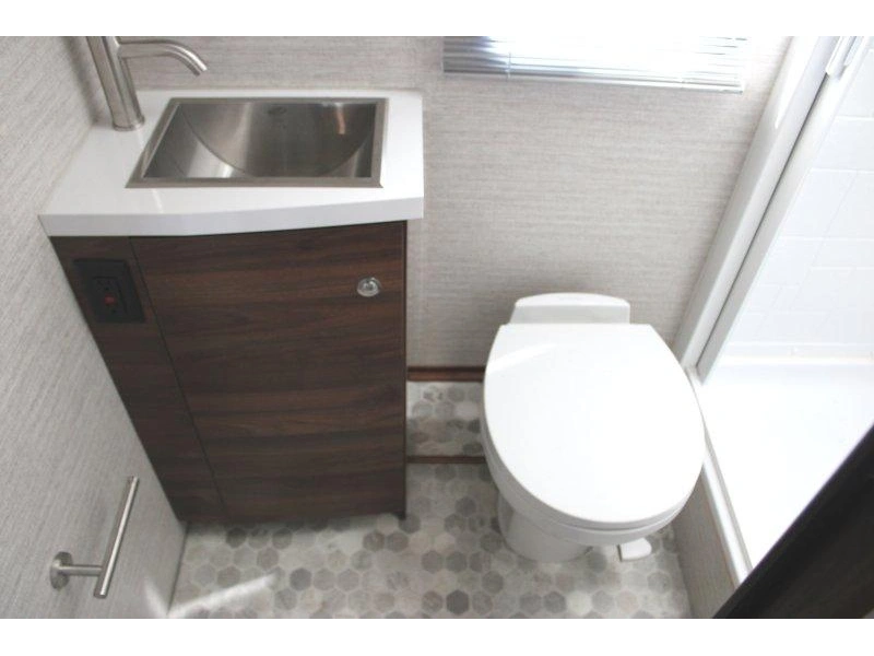Winnebago View 24d 2021 alt