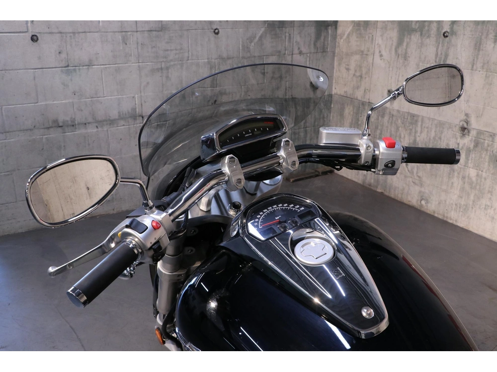 2009 Suzuki Boulevard M109r alt