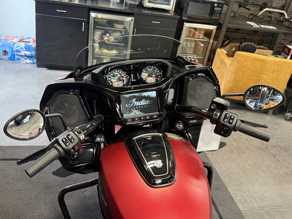 2026 Indian Motorcycle Challenger Dark Horse® alt