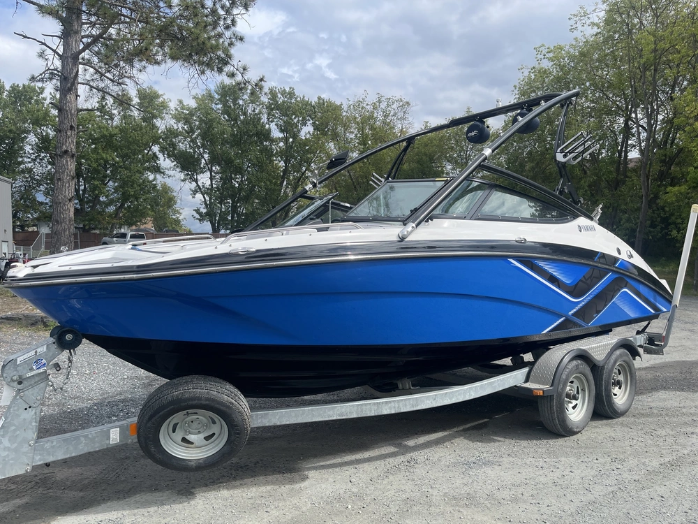 2014 Yamaha 212x alt