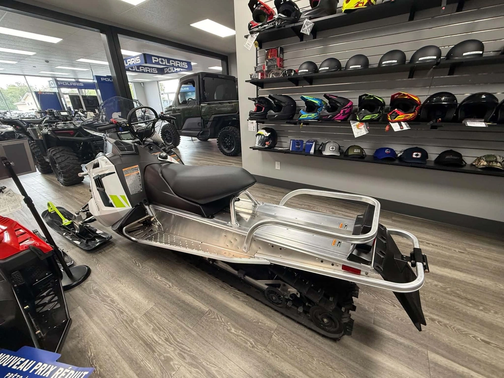 2025 Polaris Indy Voyageur 550 155 alt