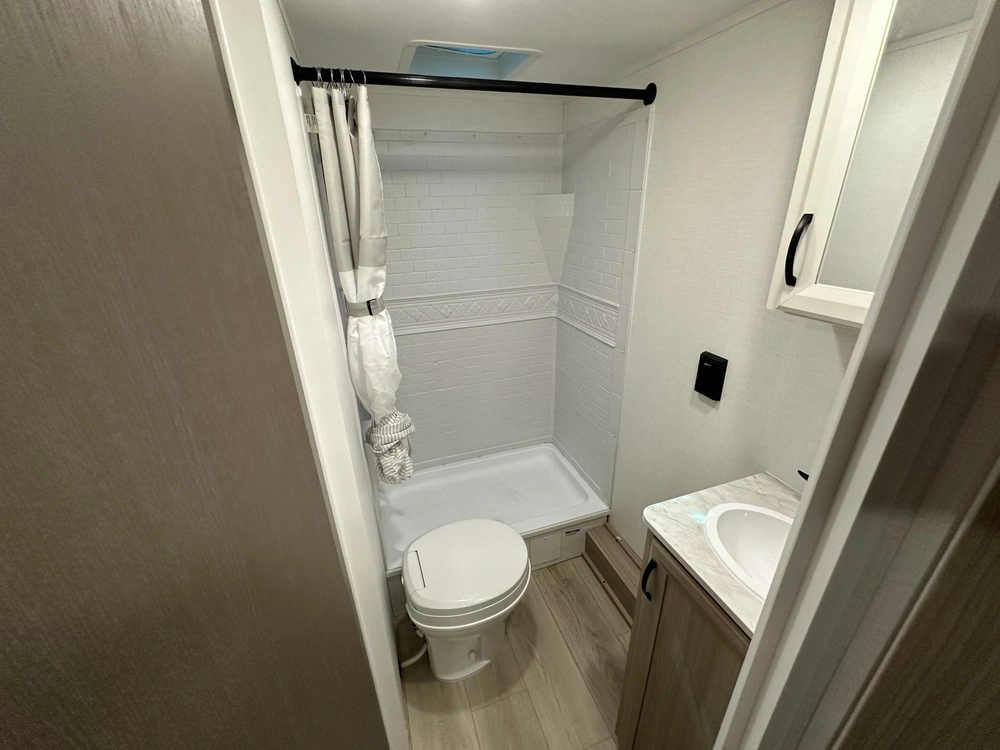 Coachmen Clipper 18bh 2027 alt
