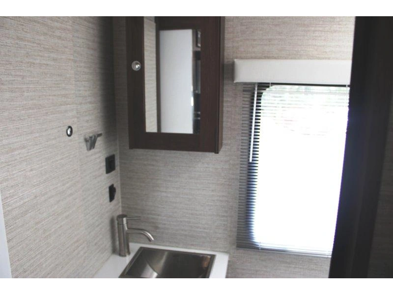Winnebago View 24d 2021 alt