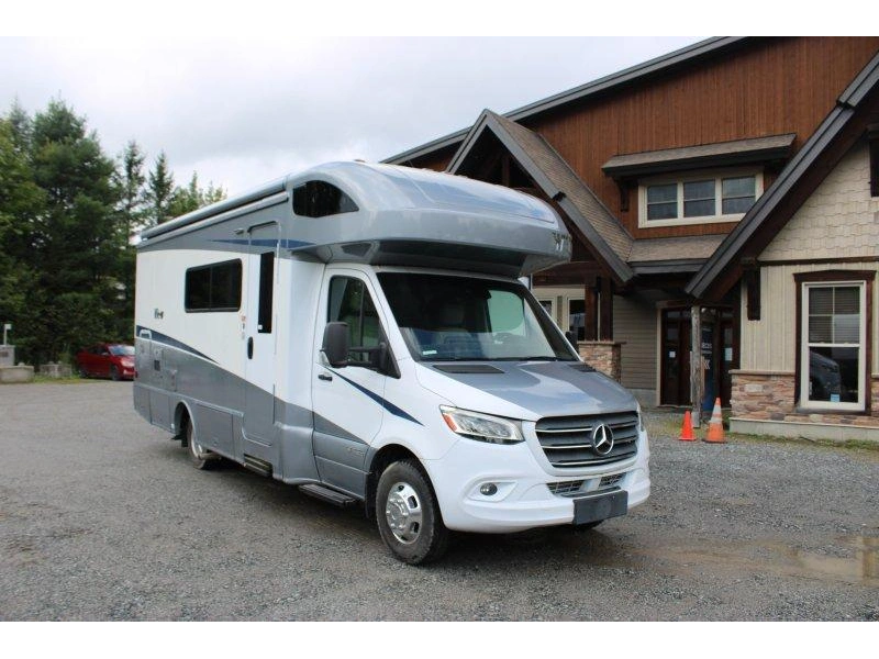 Winnebago View 24d 2021 alt