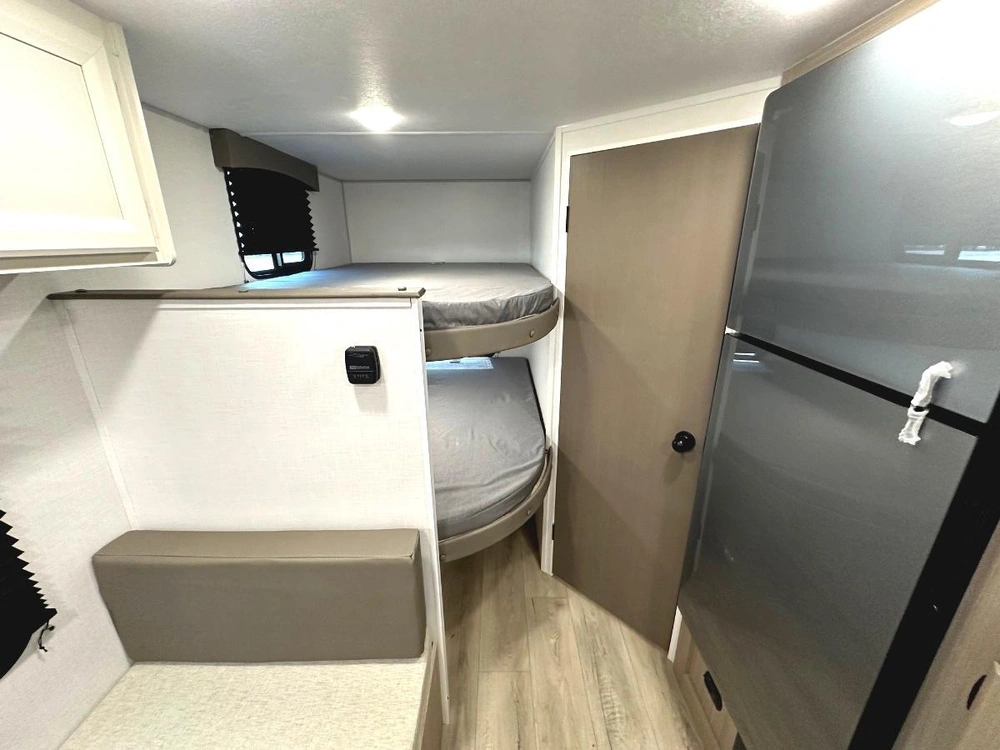 Coachmen Clipper 18bh 2027 alt