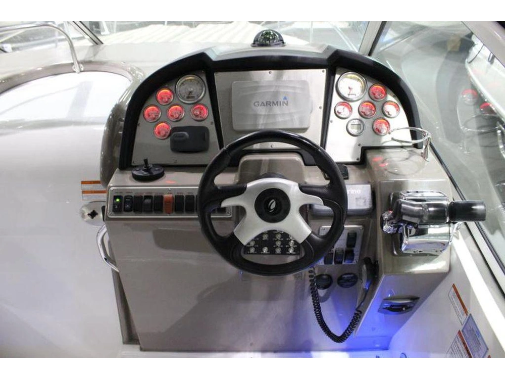 2011 Cruisers Yachts 300 Express alt