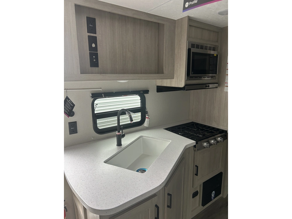 Coachmen Catalina 231bhs 2026 alt