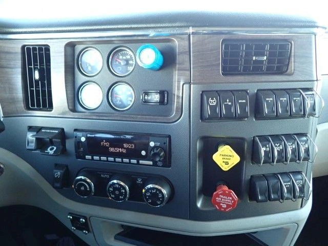 Peterbilt 567 2024