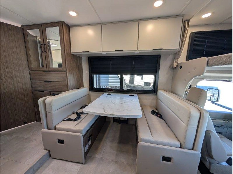 Thor Motor Coach Echelon Lc21 2027 alt