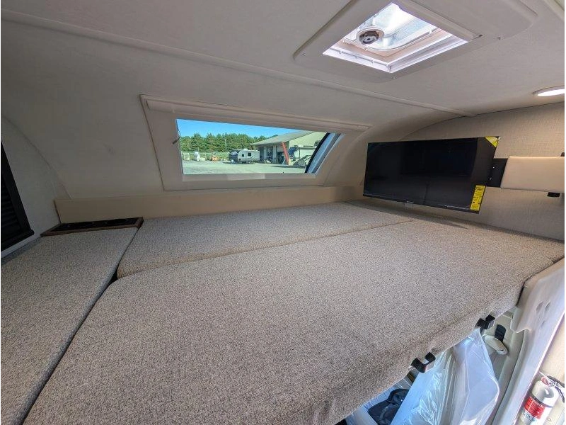 Thor Motor Coach Echelon Lc21 2027 alt