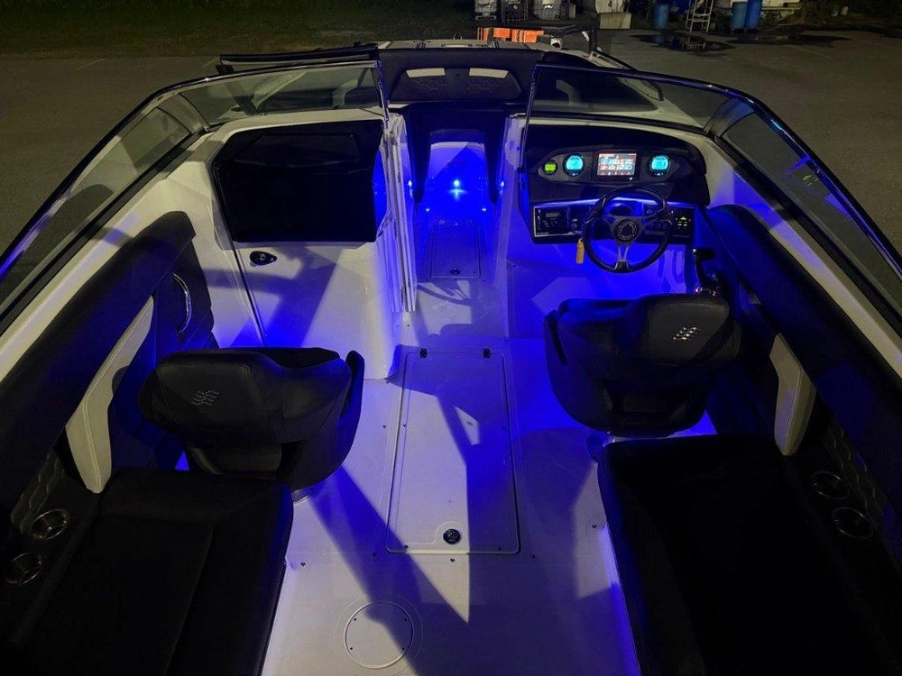 Four Winns Hd 8 Ob Mercury 350 Xl Verado 2022 alt