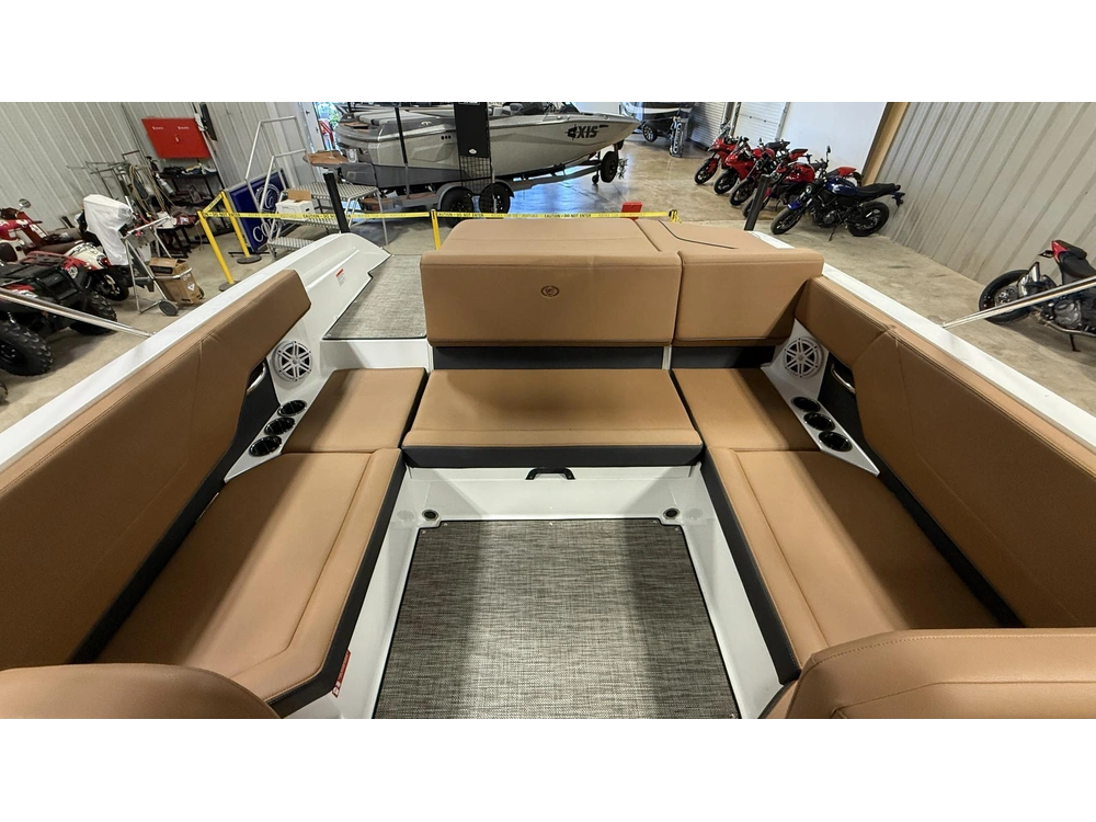 2027 Cobalt Boats Cs23 alt
