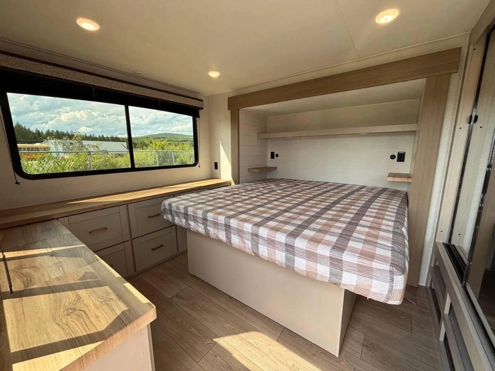 Jayco Jay Flight Bungalow 401loft 2027 alt