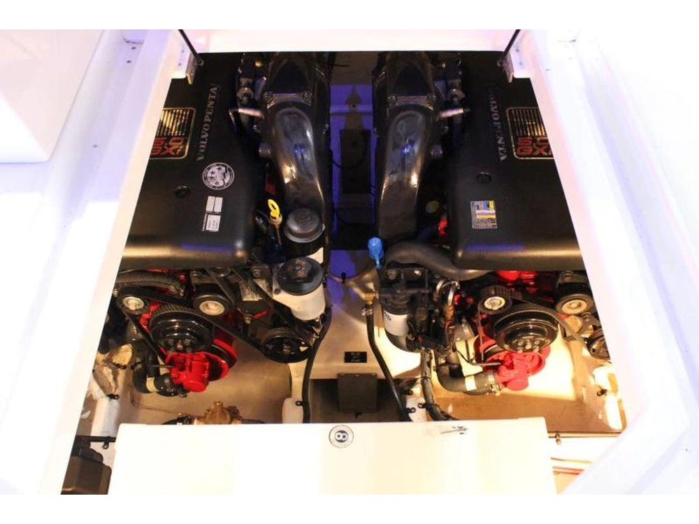 2011 Cruisers Yachts 300 Express alt