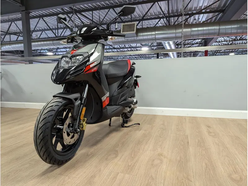 2027 APRILIA SR 50 MT 4T