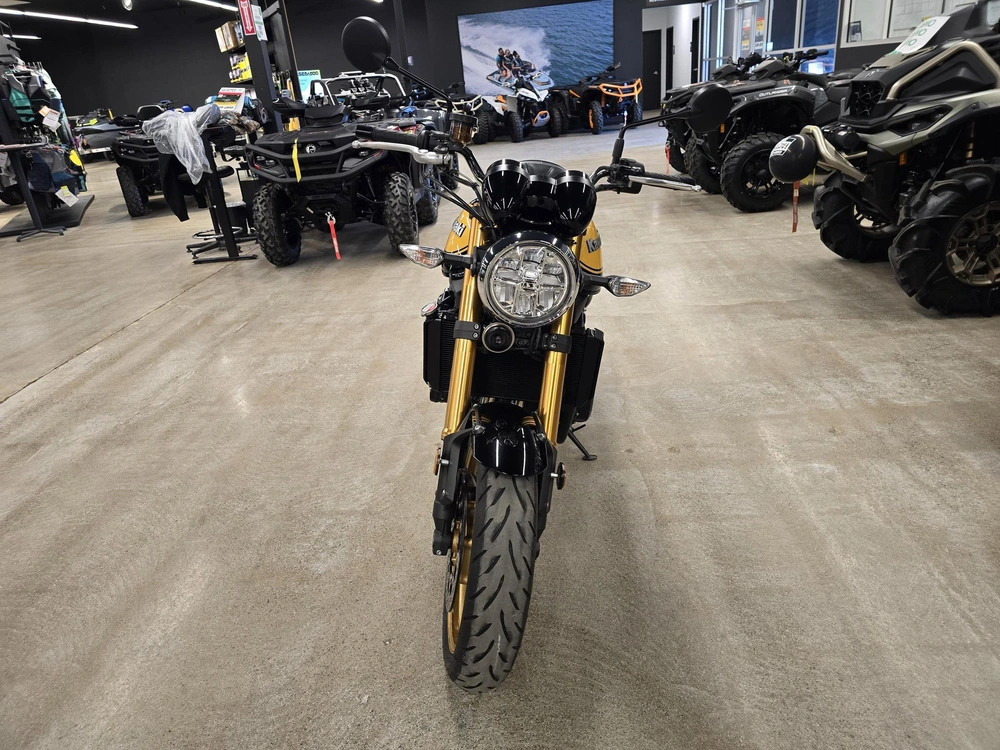 2022 Kawasaki Z900rs-se alt