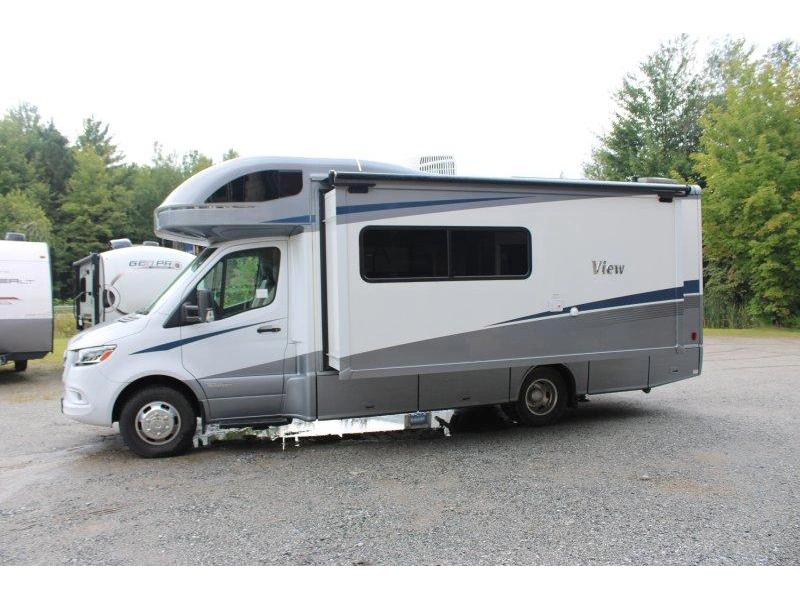 Winnebago View 24d 2021 alt
