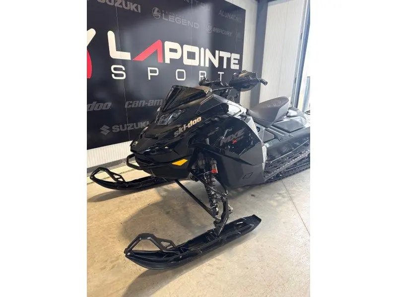 Ski-Doo MXZ X-RS 137 850 E-TEC Ice Ripper XT 1.5'' E.S. w/ Smart-Shox w/ 10.25'' Touchscreen 2026