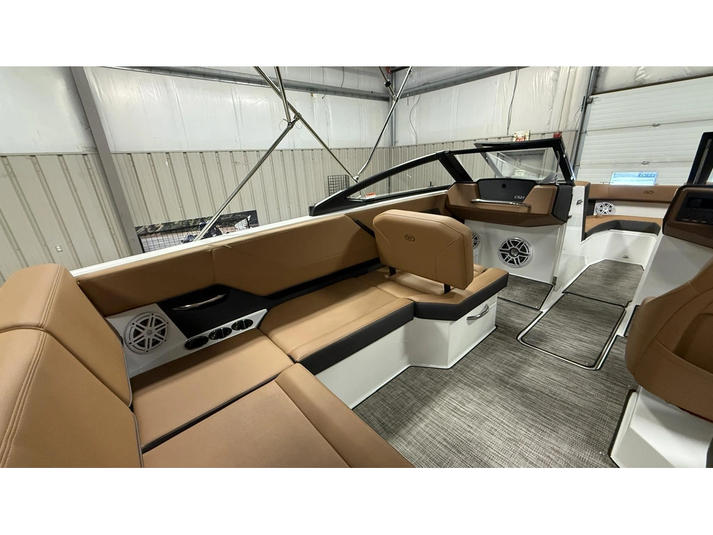 2027 Cobalt Boats Cs23 alt