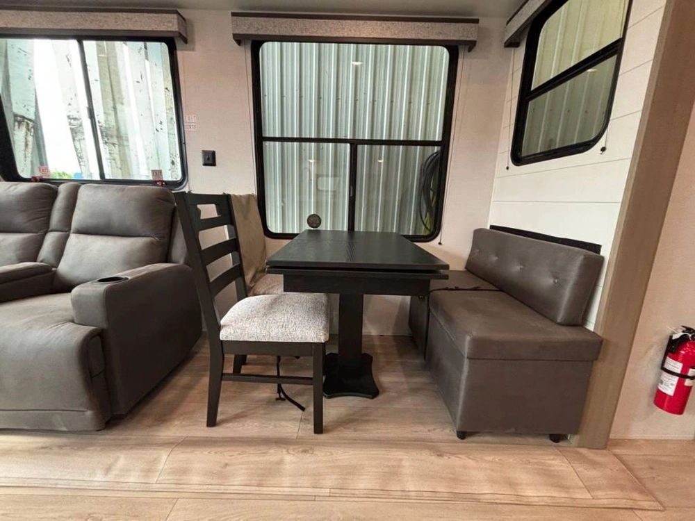 Jayco Jay Flight Bungalow 401loft 2027 alt