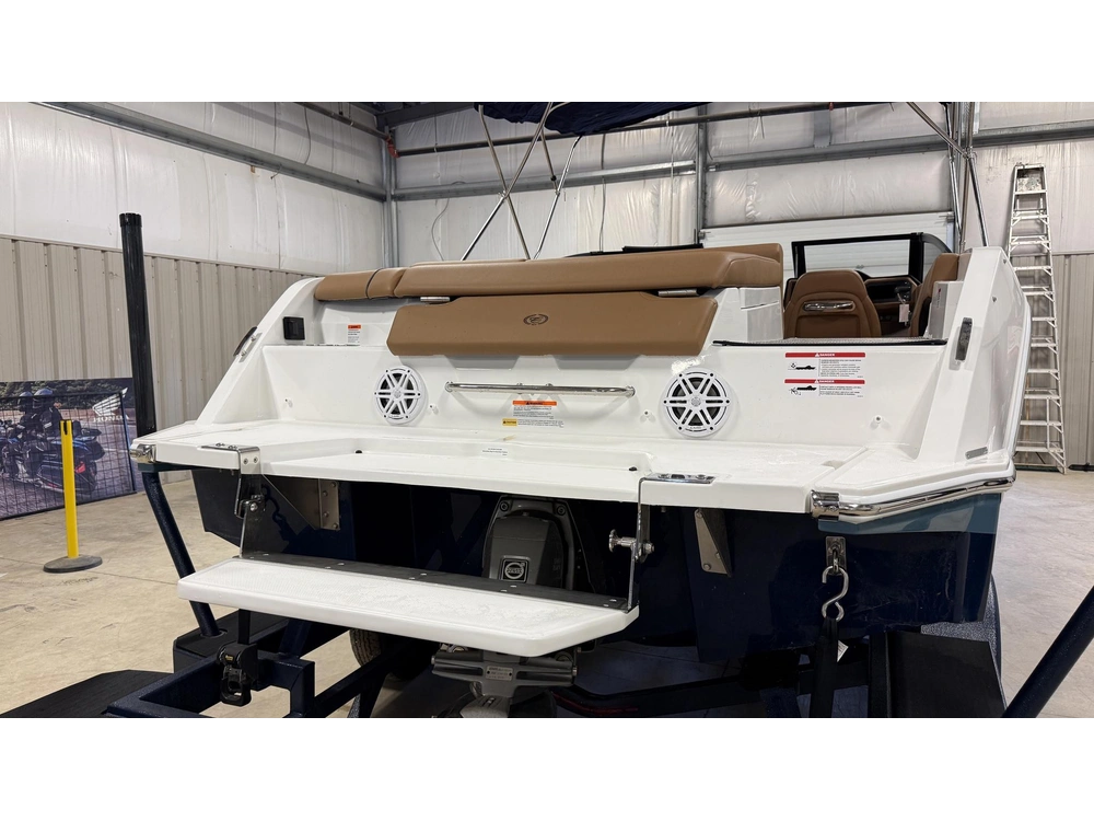 2027 Cobalt Boats Cs23 alt