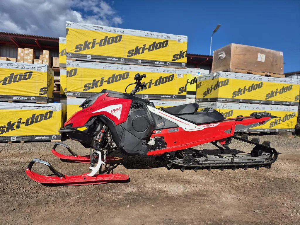 2023 Lynx Shredder Re 850 3900 E-tec Turbo R alt