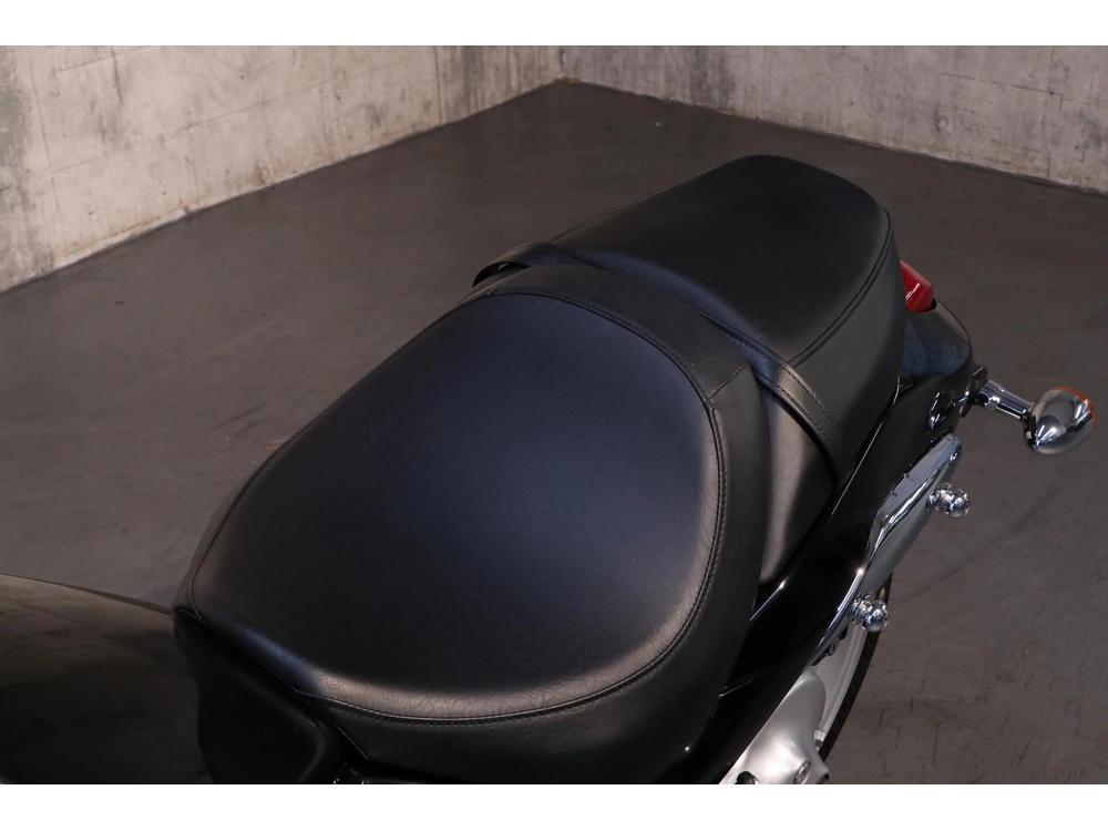 2009 Suzuki Boulevard M109r alt