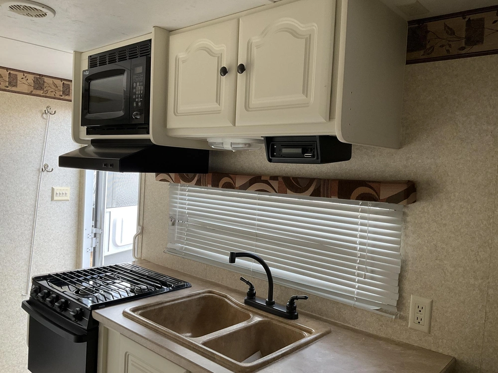 2008 Keystone Rv Outback 23krs alt